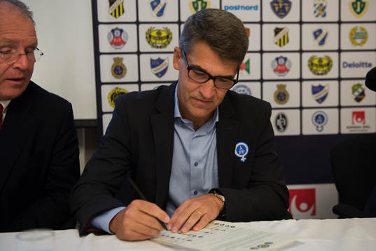 Tom Skarin, ordförande Åtvidaberg, när en ny