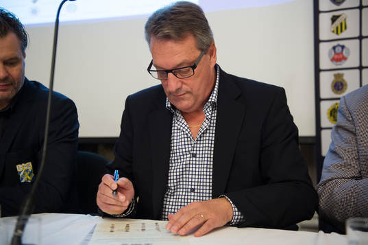 Claes Ohlsson, ordförande Helsingborg, när en ny