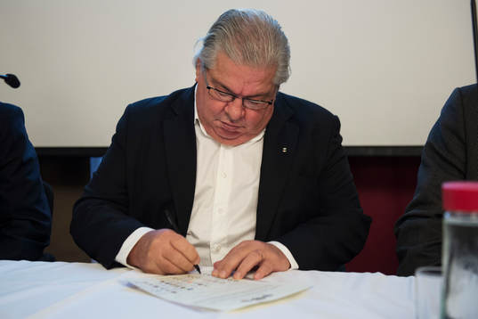 Ove Holmlund, ordförande Varberg, när en ny