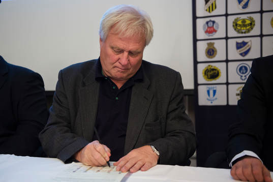 Bo Fagerberg, ordförande Ljungskile, när en ny