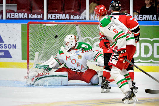 Malmö Redhawks Fredrik Storm sätter 1-2 bakom Moras
