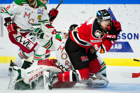 Malmö Redhawks Tony Romano tar sig för ansiktet