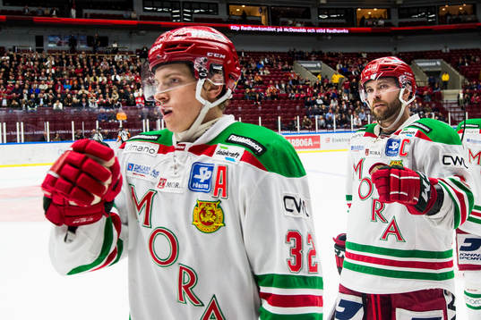 Moras Lukas Bengtsson och Kevin Mitchell jublar