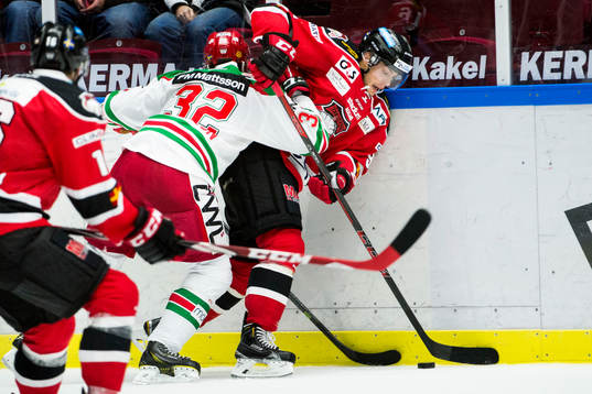 Malmö Redhawks Björn Svensson och Moras Lukas Bengtsson