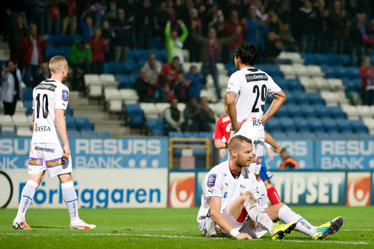 Kalmars Tobias Eriksson och Romário Pereira Sipião deppar