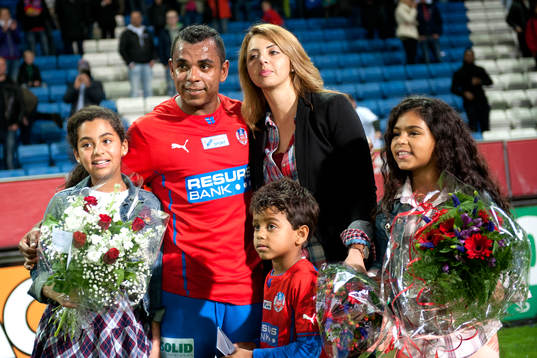 Helsingborgs Álvaro Santos avtackning här med familjen