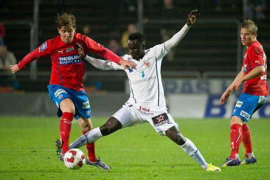 Helsingborgs Darijan Bojanic och Kalmars Papa Alioune Diouf