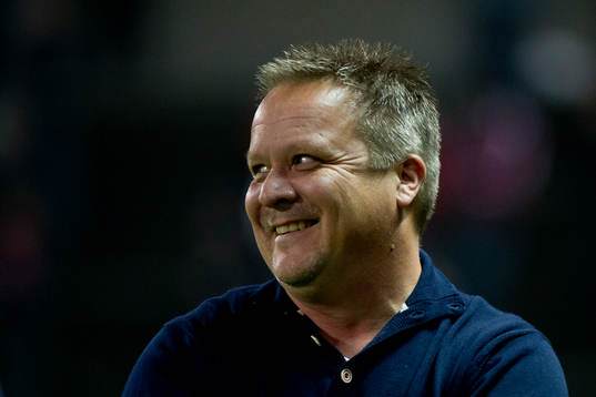 Helsingborgs tränare Roar Hansen skrattar