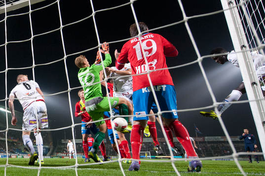 Kalmars Papa Alioune Diouf nickar in målet somsedan döms