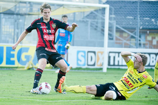 Brommapojkarnas Tim Björkström och Mjällbys Christian