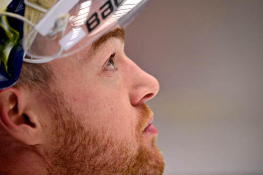 s målvakt Gustaf Wesslau på uppvärmningen
