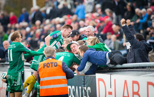Ljungskiles Steven Old gör 3-3 på stopptid och jublar med