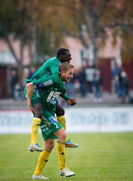 Ljungskiles Steven Old gör 3-3 på stopptid och jublar med