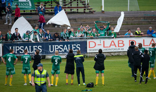 Ljungskiles Steven Old gör 3-3 på stopptid och här