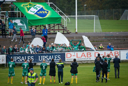 Ljungskiles Steven Old gör 3-3 på stopptid och här