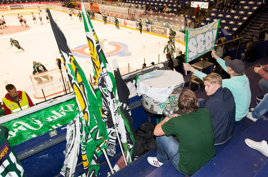 Färjestads supportrar på läktaren