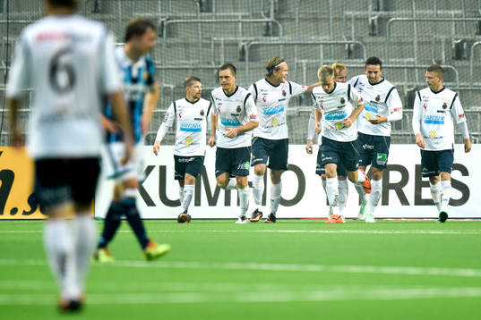 Gefles Simon Lundevall jublar