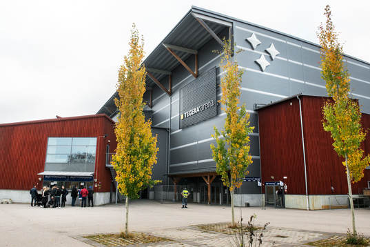 Utanför Tegera Arena före ishockeymatchen i SHL mellan