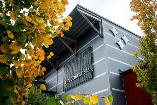 Höstväder utanför Tegera Arena före ishockeymatchen i