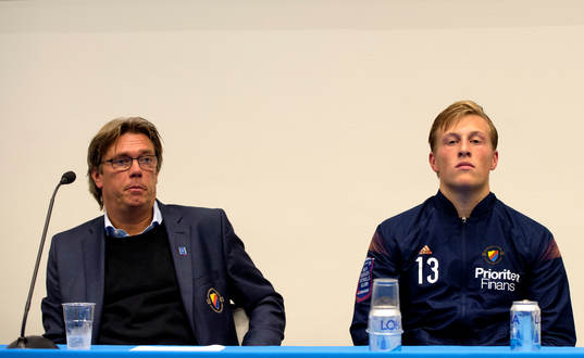 Djurgårdens tränare Per Olsson och Emil Bergström på