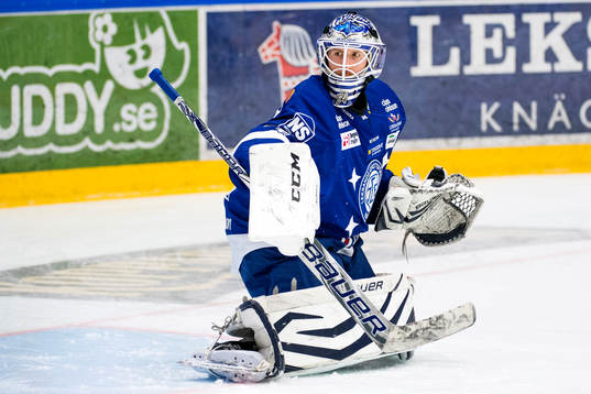 Leksands målvakt Joakim Lundström på uppvärmningen
