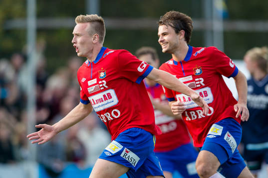 Örgrytes Sebastian Ohlsson jublar