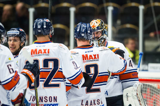 Växjös målvakt Cristopher Nihlstorp firar segern mot Modo