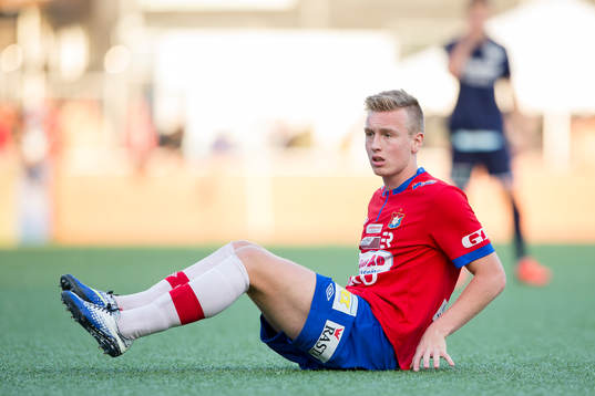 Örgrytes Sebastian Ohlsson liggande