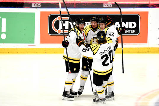 Brynäs Oscar Eklund jublar