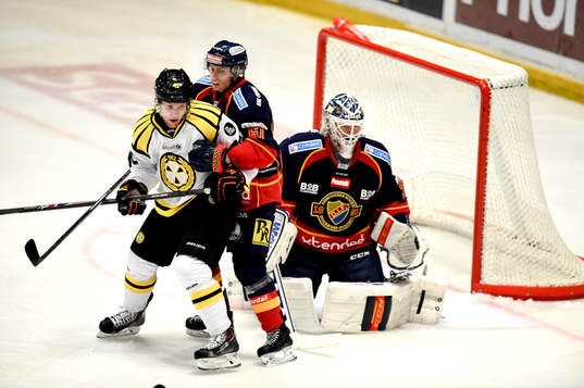 Brynäs Greg Scott och Djurgårdens Markus Ljungh och