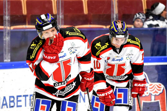 Örebros Brian Willsie och Derek Ryan jublar