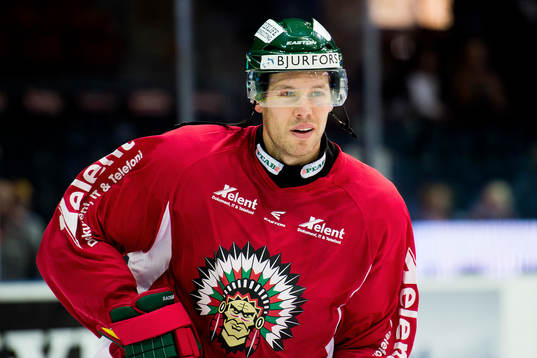 Frölundas Christian Bäckman innan ishockeymatchen i SHL
