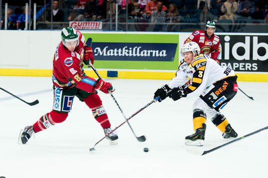 Frölundas Luke Moffat och Skellefteås Niclas Burström