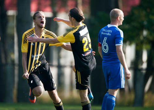 IFK Hässleholms Linus Karlsson har gjort segermålet 1-0 i