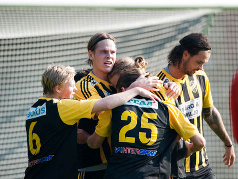 IFK Hässleholms Linus Karlsson har gjort segermålet 1-0 i