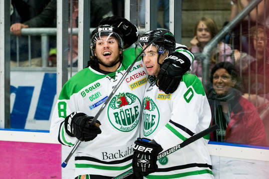 Rögles Sebastian Stålberg och Jesper Jensen jublar