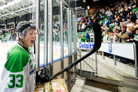 Rögles Niklas Hansson jublar