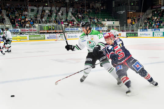 Södertäljes Adam Hansen faller