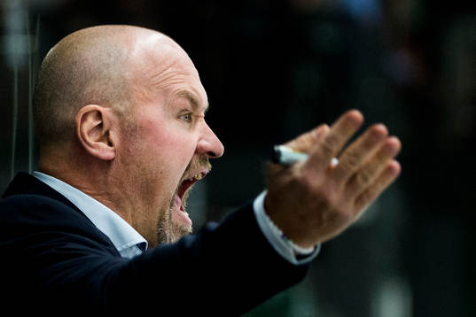 Södertäljes tränare Jan Karlsson är arg