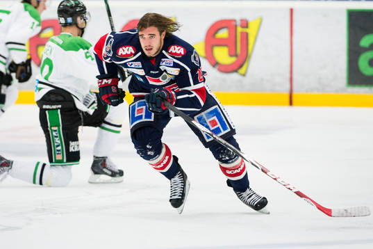 Södertäljes Jacob Dahlström har tappat sin hjälm