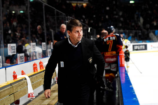 Djurgårdens tränare Hans Särkijärvi deppar