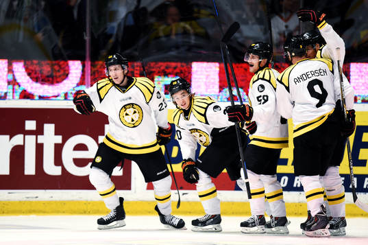 Brynäs spelare jublar