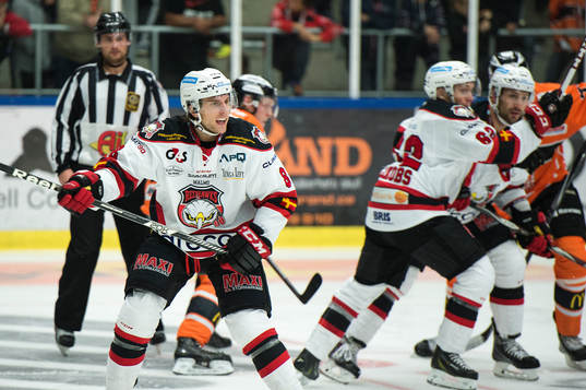 Malmö Redhawks Tony Romano till vänster i bild