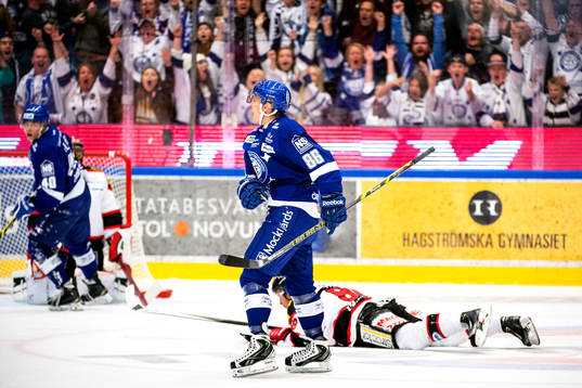 Leksands Veli-Matti Savinainen jublar