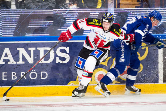 Örebros Jakub Krejcik och Leksands Martin Grönberg