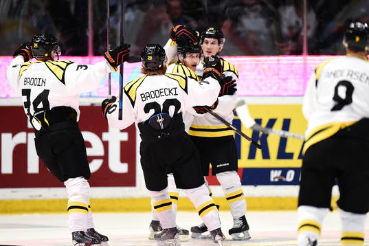 Brynäs spelare jublar