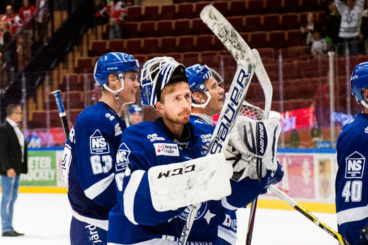 Leksands målvakt Joakim Lundström jublar