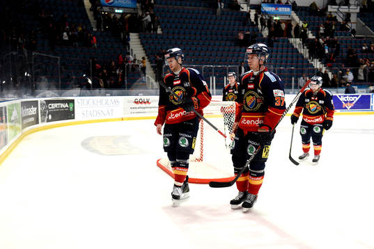 Djurgårdens Michael Holmqvist och Mikael Samuelsson deppar
