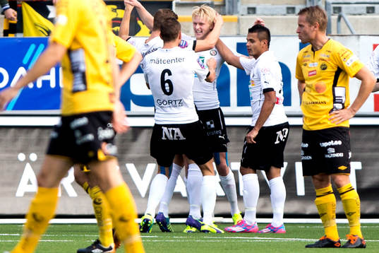 Örebros Karl Holmberg jublar