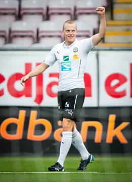 Örebros Daniel Gustavsson jublar